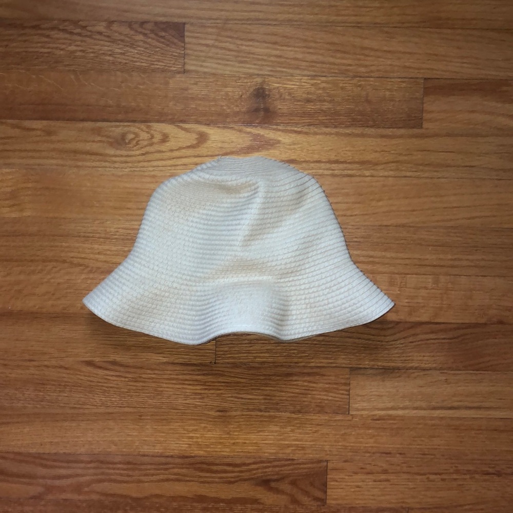 Raffia hat
